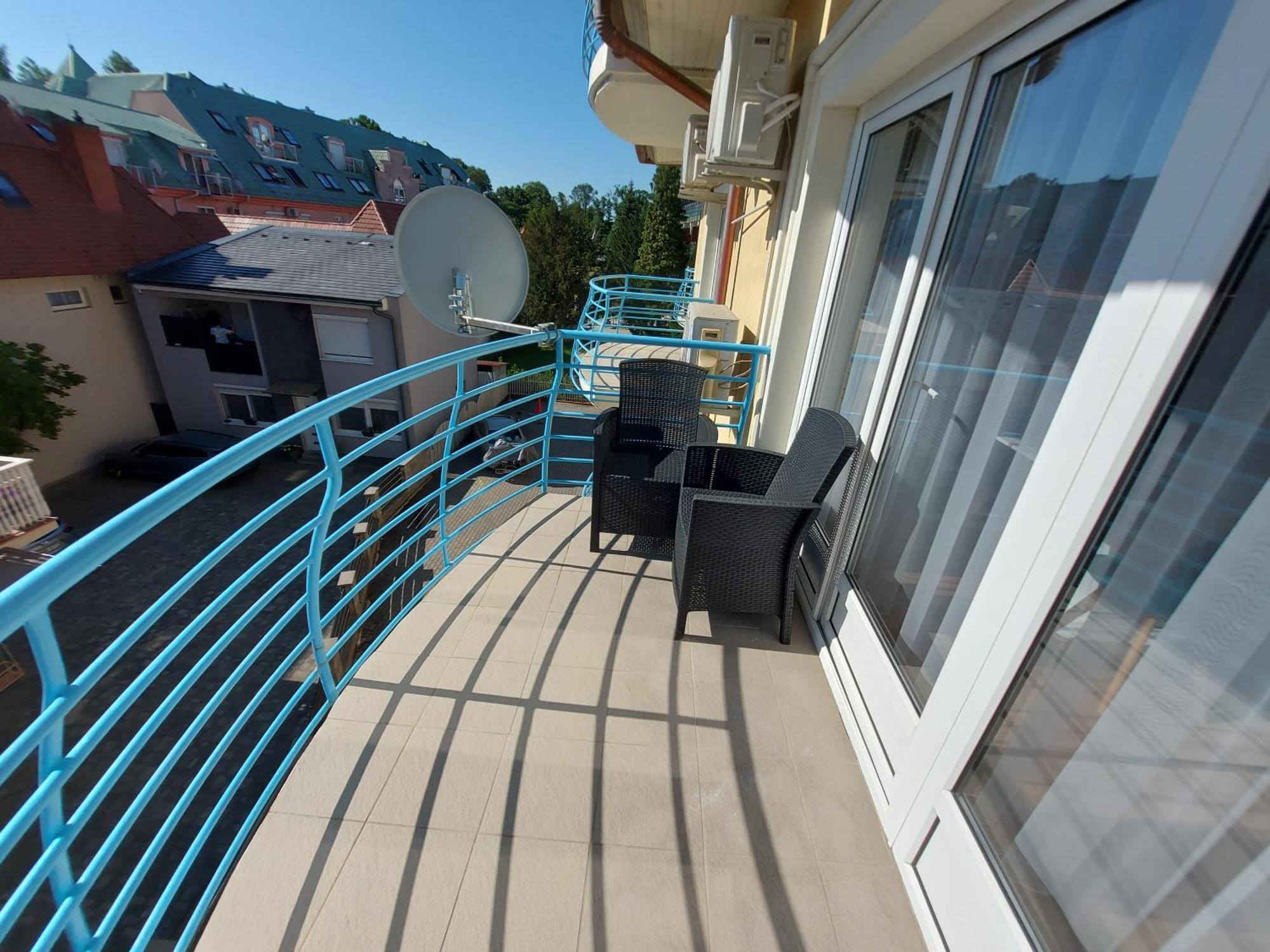 Cafe Relax Apartments Heviz Exterior photo