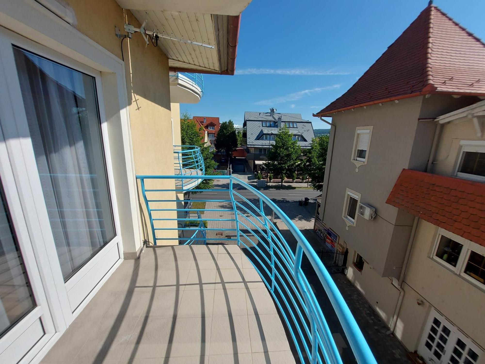 Cafe Relax Apartments Heviz Exterior photo