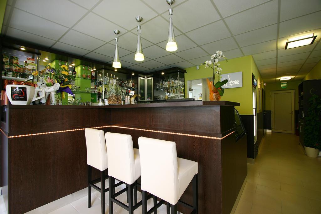 Cafe Relax Apartments Heviz Exterior photo